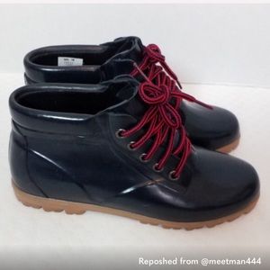 Perfect condition, great for rainy weather!